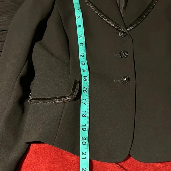 Tahari Satin bow trim triple breasted Crepe blazer Sz 6 petite - Picture 11 of 16